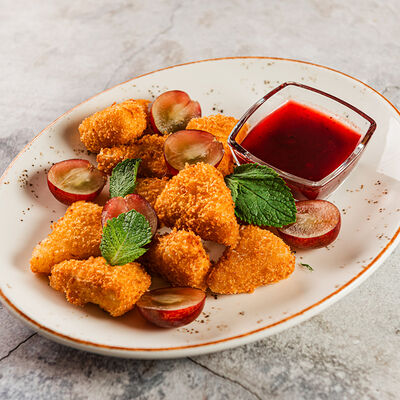 Сыр Камамбер в Биродром и Панчетта по цене 760 ₽