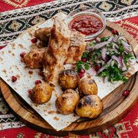 Люля-кебаб из курицы с молодым картофелем в Голд Сити