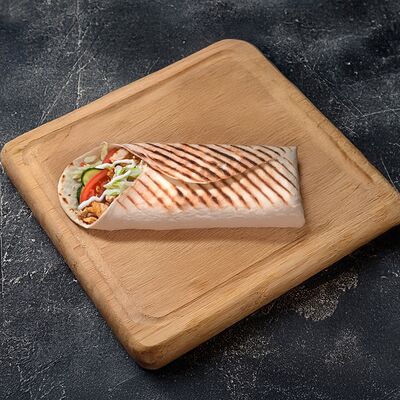 Шаурма куринаяв Кухня на Углях по цене 355 ₽