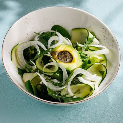 Зеленый салат с авокадо в Чайхана Пахвала по цене 590 ₽