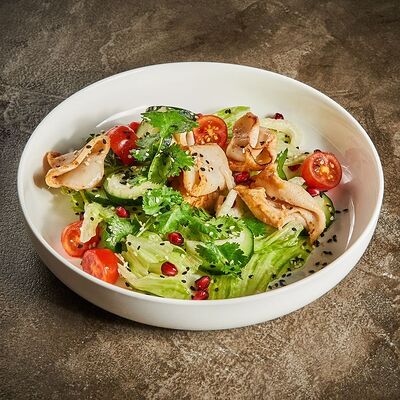 Мангал-салат с кальмарами и свежими овощами в Гранат по цене 590 ₽