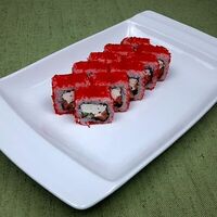 Калифорния с лососем в Meduza Sushi