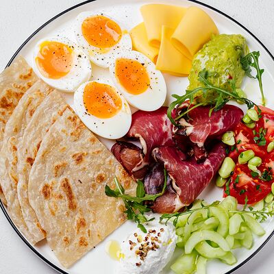 Большой завтрак от бренд-шефа Егора Штепы в Benedict breakfast & lounge по цене 880 ₽