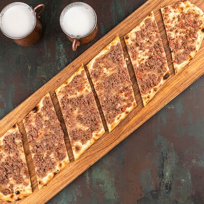 Пиде этли экмек с фаршем в MARMARIS RESTAURANT по цене 1150 ₽