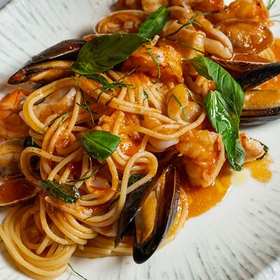 Спагетти с морепродуктами в Rumi по цене 3000 ₽