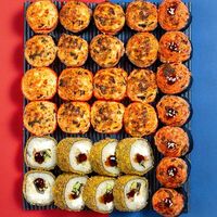 Килограмм с лососем в Sekai Суши