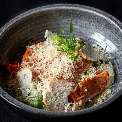 Цезарь с курицей в Half of You по цене 695 ₽