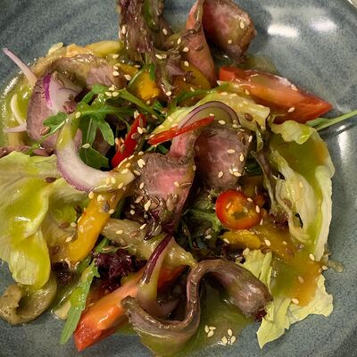 Салат из говядины с печеными овощами в Русский паб по цене 800 ₽