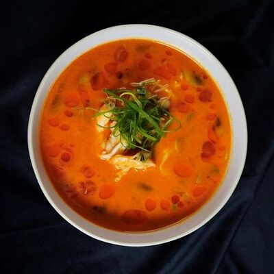 Том ям с креветками, курицей и рисом в Спички по цене 880 ₽