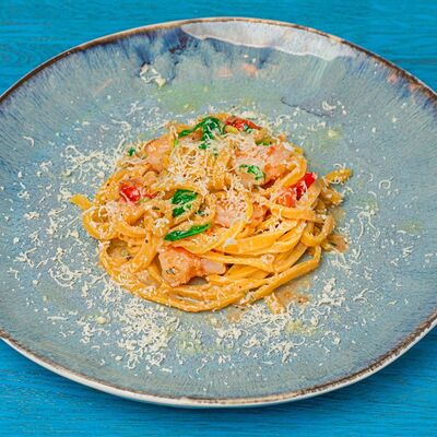 Паста фетучини с тигровыми креветками в Pacific по цене 590 ₽