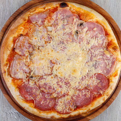 Пицца Мясное трио в Пиццерия Помидор по цене 405 ₽