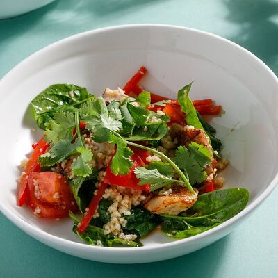 Салат с цыпленком и кускусом в Пряности & Радости по цене 490