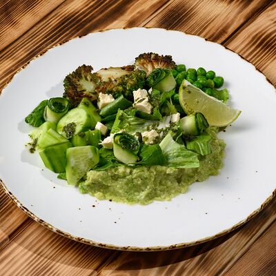 Зеленый салат с гуакамоле в Ресторан Мангал по цене 560 ₽