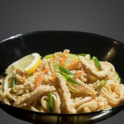 Лапша гречневая с курицей в Суши ЭДО по цене 650 ₽