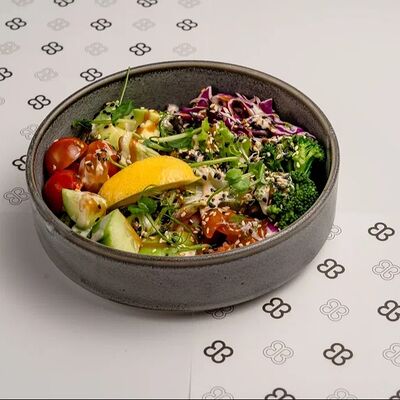 Салат с трюфельным лососем (микс-салат или рис) в Selfish по цене 1050 ₽