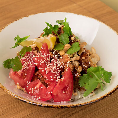 Курица с овощами по-тайски в Атлас еды по цене 550 ₽