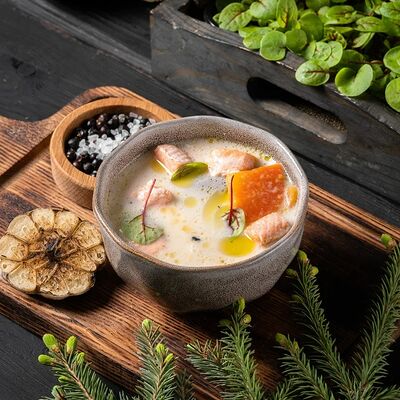 Уха по-фински с семгойв Реберня по цене 590 ₽