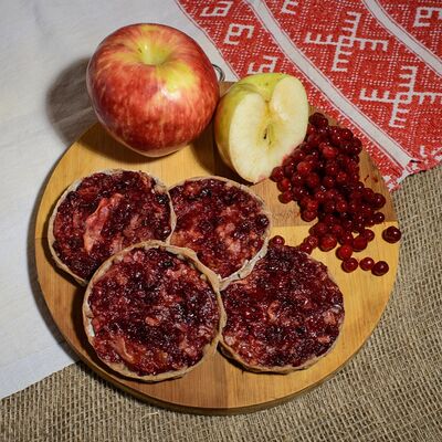 Шаньги с яблоком и брусникой в Пироги по-коми по цене 1799 ₽