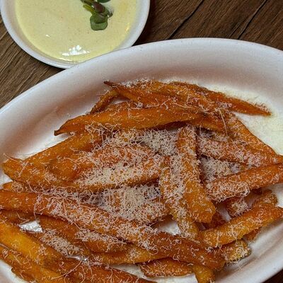 Батат фри и фирменный соус в В завязке по цене 320 ₽