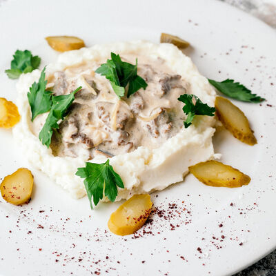 Бефстроганов с картофельным пюре в Kitchen по цене 580