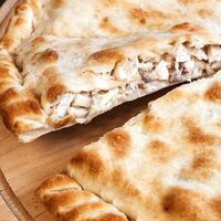 Пирог с птицей, шампиньонами и зеленью в Чемодан