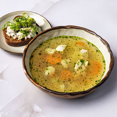 Уха с карельским судаком и бутербродом в Рыба моя по цене 1290 ₽