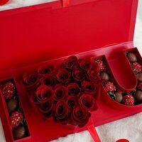 Бокс l love you с красной розойв SOK - клубника в шоколаде