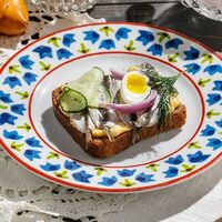 Бутерброд с балтийской килькой в Катюша Katyusha