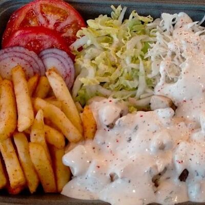 Шаурма на тарелке с курицейв Городок по цене 340 ₽