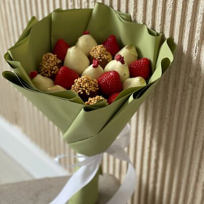 Букет клубники в шоколаде Комплимент №5 в Клубника по цене 4590 ₽