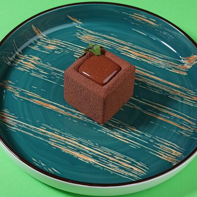 Нежный шоколадный десерт в Kiss по цене 320