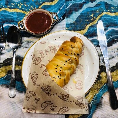 Сосиска в тесте в Чайхана 24 Халяль по цене 120 ₽