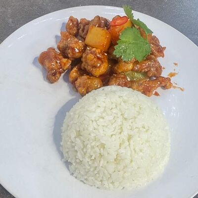 22. Рис с курицей в кисло-сладком соусе с ананасами в Чайна-Рай по цене 750 ₽