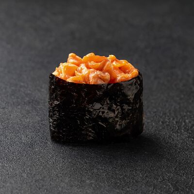 Острый гункан с лососем в Суши Boom по цене 217 ₽