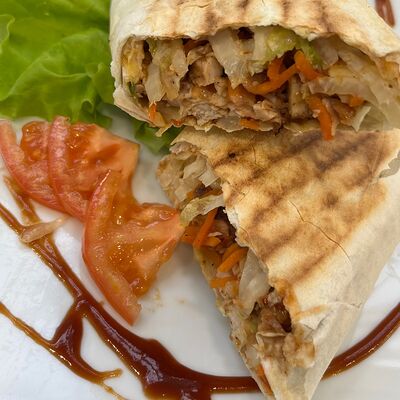 Шаурма с курицей в классическом лаваше в Loveaш по цене 330 ₽