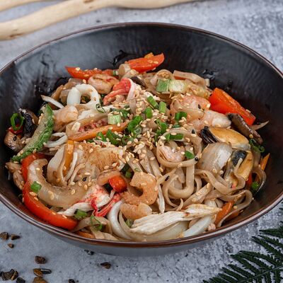 Вок Лапша с морепродуктами в Мушу по цене 355