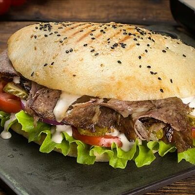 Донер-кебаб в турецкой пите с говядиной в Istanbul Kebab по цене 805 ₽