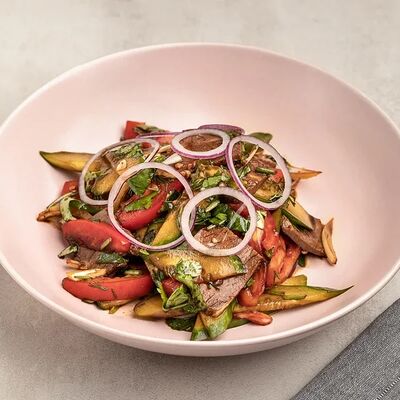 Острый салат с мясомв Чайхана по цене 350 ₽