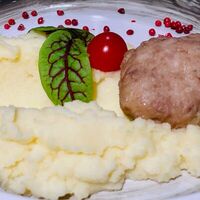 Котлета куриная с картофельным пюре в Jerome