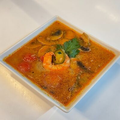 Суп Том ям с креветками (подаётся с рисом) в Рент кафе по цене 580 ₽