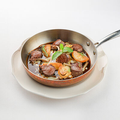 Каре ягненка алла Романас артишоками, картофелем и соусом из пекорино и фондо в La Scala Trattoria Ignazio по цене 98 р.