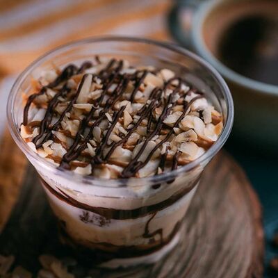 Трайфл Сникерс в Krutli по цене 341 ₽