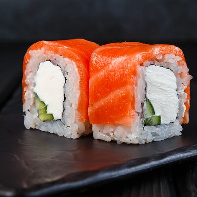 Филадельфия с огурцом в Crystal Sushi & Rolls по цене 3790 ₸