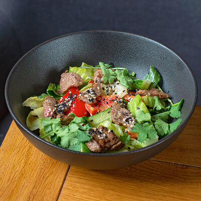 Салат с телятиной в Густо & Пряно по цене 658 ₽