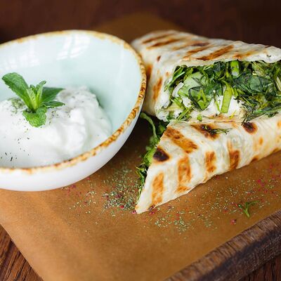 Дурмак с зеленью и сыром сулугуни в лаваше в Дюшес по цене 360