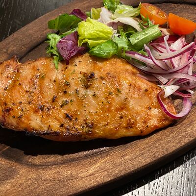 Куриная грудка гриль в Irish Pub по цене 550 ₽