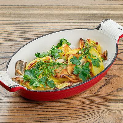 Картофель жареный с грибами в Онегин дача по цене 690 ₽