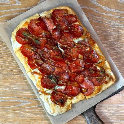 Римская пицца Пепперони 30см в Desserto Десерто по цене 710 ₽