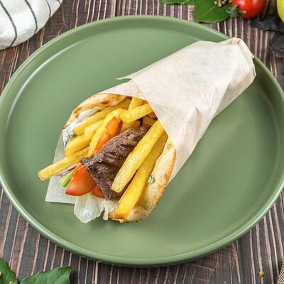 Гирос говяжий в Солянка Крафт Бар по цене 932 ₽