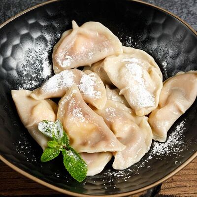 Вареники с клубникой и сливочным сыром в ПельMan по цене 500 ₽